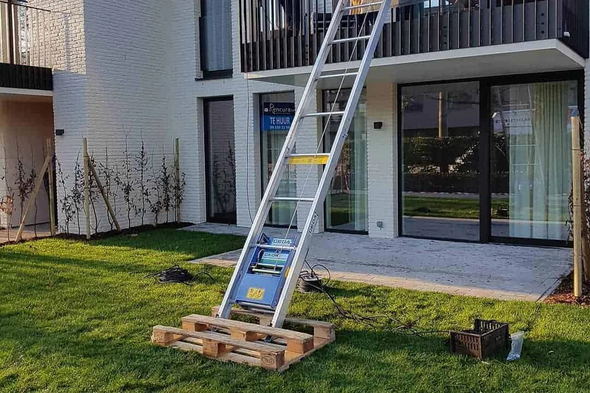 Opbouwlift voor moeilijk bereikbare plaatsen — JUSTMOVED